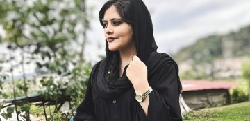 İranda əxlaq polisinin zorakılığına məruz qalan Mahsa Amini vəfat edib