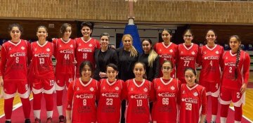 İranda 1979-cu ildən bəri bir ilk - Qadın basketbol komandasının üzvləri oyuna hicabsız çıxıblar